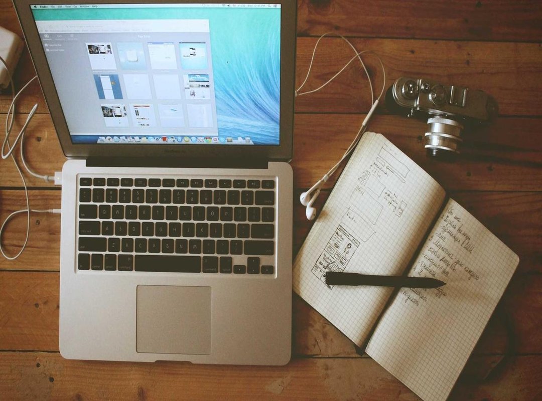 Beyond the Photo: Mindset Tricks to Feel Good in Your Skin